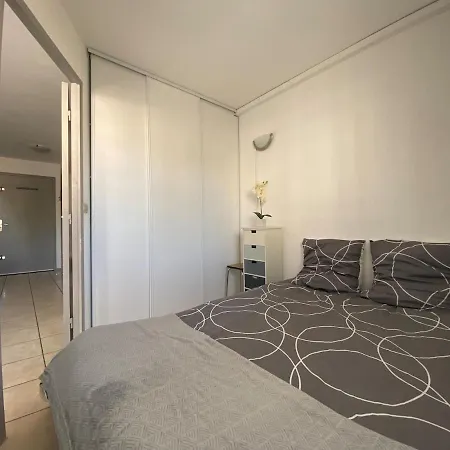 A 100 M De La Avec Parking