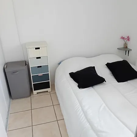 A 100 M De La Avec Parking Apartment *
