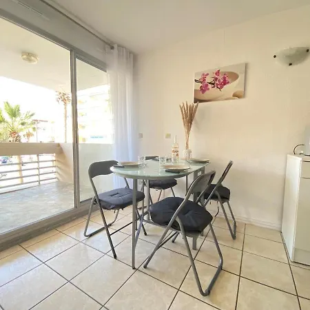 A 100 M De La Avec Parking Apartment