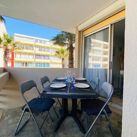 à 100 M De La Avec Parking Appartamento