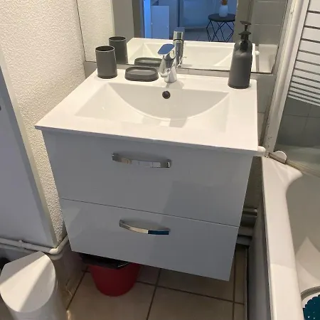 à 100 M De La Avec Parking Appartamento