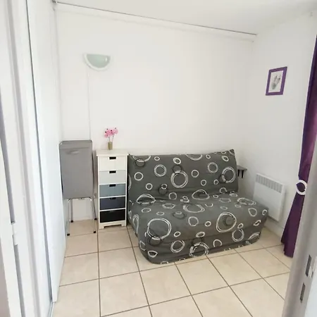 A 100 M De La Avec Parking Apartment