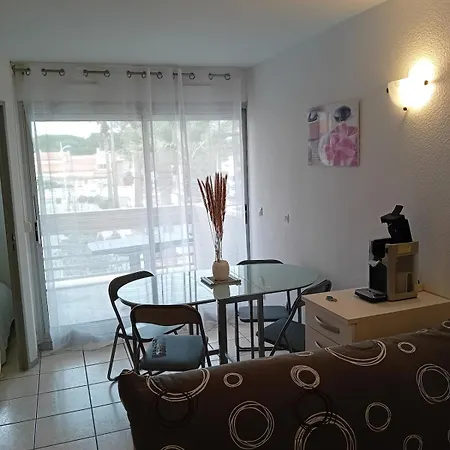 A 100 M De La Avec Parking Apartment *