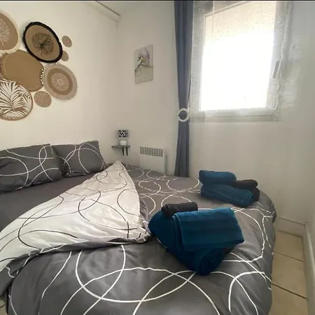 à 100 M De La Avec Parking *