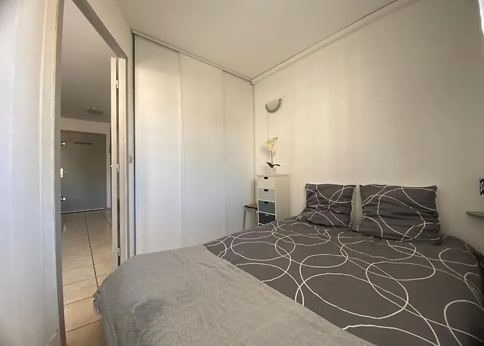 A 100 M De La Avec Parking