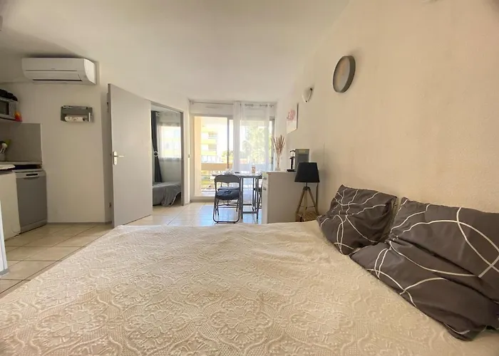 A 100 M De La Avec Parking شقة كانيه